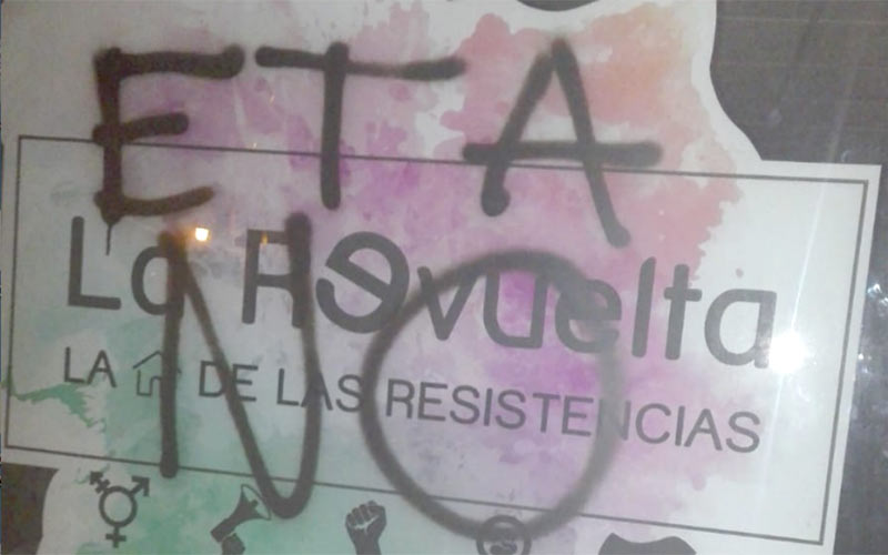 Pintan ‘ETA no’ en el escaparate de la sede de Podemos en San Fernando: “estos intentos de intimidarnos solamente nos refuerzan”