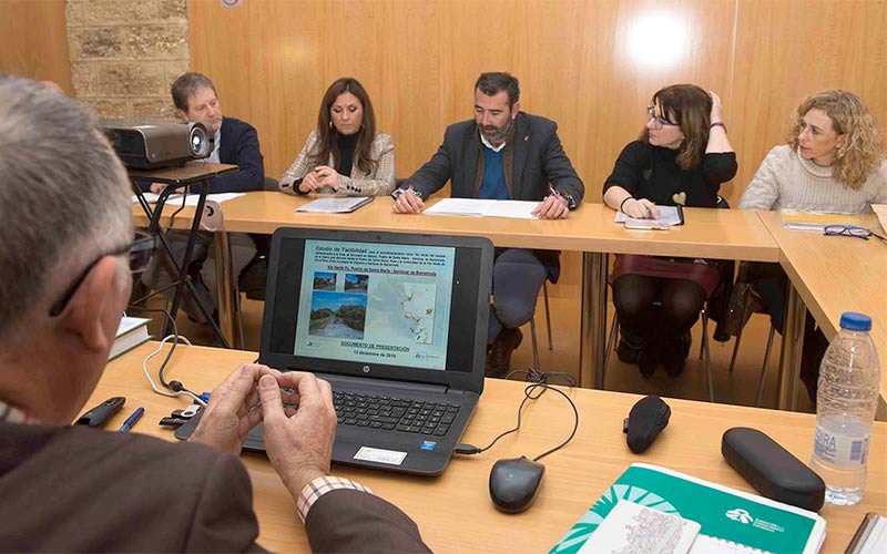 Es “viable” enlazar El Puerto, Rota, Chipiona y Sanlúcar a través de una vía verde reacondicionando el antiguo trazado del tren