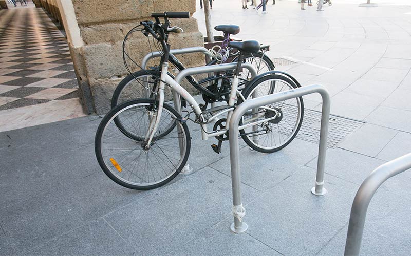 El Ayuntamiento y la Asamblea Ciclista se dan un tiempo para estudiar qué modelo de sistema público de alquiler de bicis es el “oportuno”