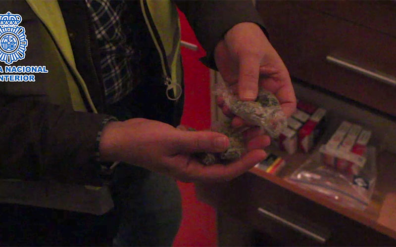 Desmantelado “un verdadero supermercado del cannabis” en una vivienda de la barriada de la Paz