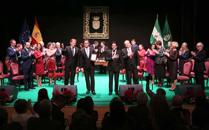 La “indisoluble unión” entre Ecos del Rocío y Rota, en una medalla