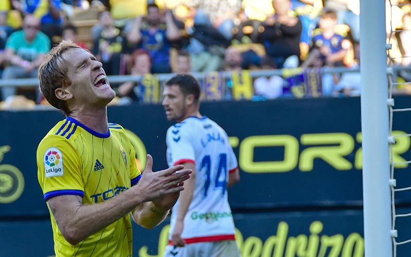Carbón para empezar el año: el Osasuna supera al Cádiz