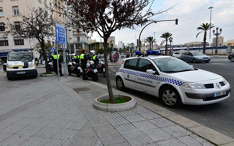 Denuncian que en Cádiz hoy día sólo hay cinco patrulleros de la Policía Local en funcionamiento “con 200.000 kilómetros cada uno”