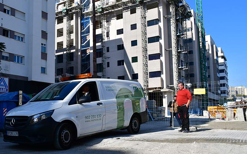 Muere un trabajador en las obras de la promoción viviendas de Abarzuza tras caer de un andamio desde una sexta planta
