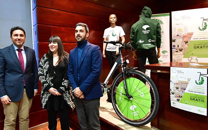 Comercios gaditanos del centro ofrecen llevar las compras a casa “de forma gratuita, por ahora” con un servicio de “ecoenvíos”