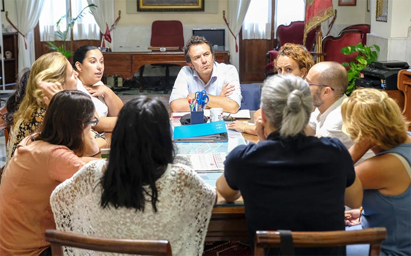 El alcalde de Cádiz donó entre mayo y diciembre más de 13.000 euros “sobrantes” de su sueldo a diferentes proyectos y causas sociales