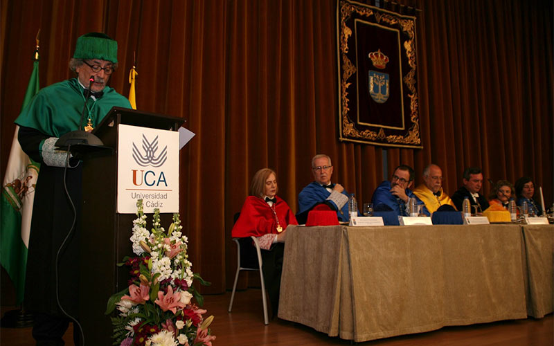 José Chamizo ya es doctor Honoris Causa por la UCA: “el fascismo está llegando lentamente, con otras caras pero la misma crueldad”
