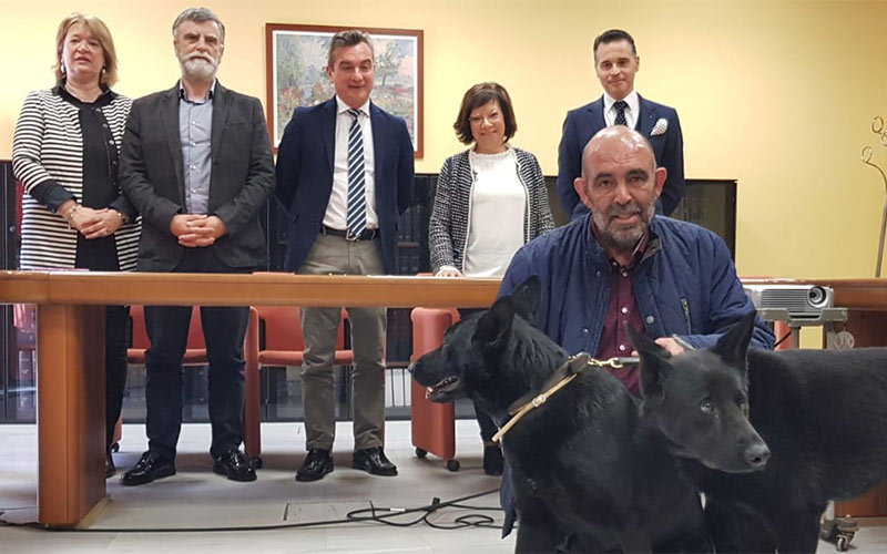 Cinco mujeres en Jerez participarán en un proyecto de investigación con perros, como otra herramienta contra la violencia de género