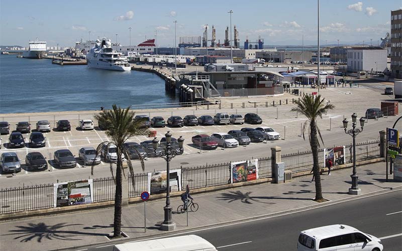 La APBC cede a Navantia aparcamientos en el muelle Ciudad mientras dure la transformación del crucero Carnival Triumph