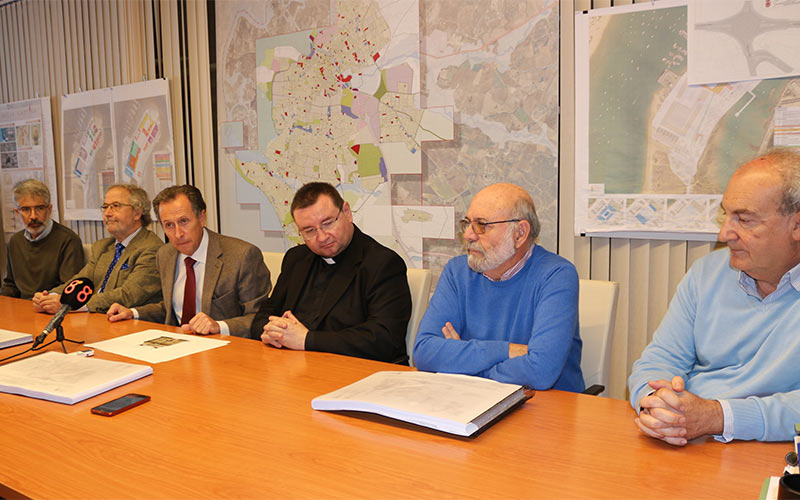 La restauración de la inconclusa Iglesia Mayor de Chiclana y la ejecución de las torres campanarios requieren de unos 1,3 millones