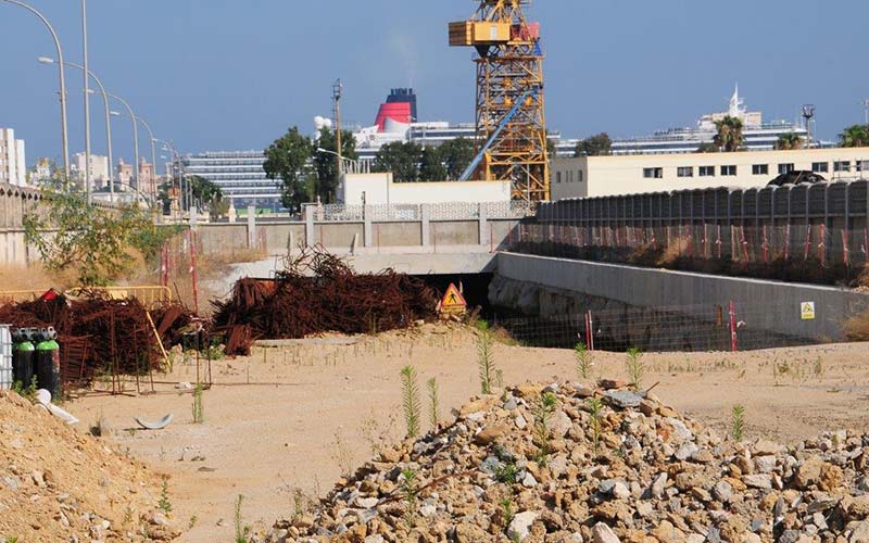 El vaciado y secado de la obra inundada del túnel de acceso a la futura nueva terminal de contenedores se extenderá hasta siete meses