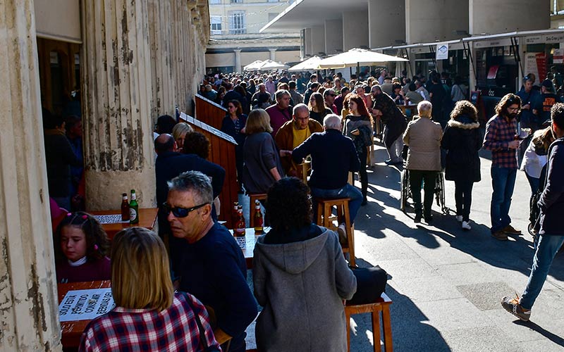 Cádiz tiene 1.676 parados menos; y un empleo “totalmente estancado entre las mujeres,  vinculado al sector servicios, temporal y precario”