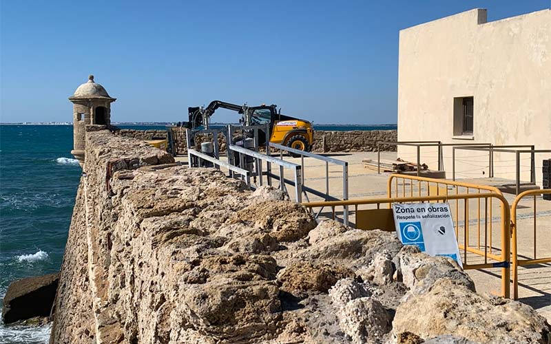 Costas inicia obras de emergencia en las murallas dañadas del castillo de Santa Catalina
