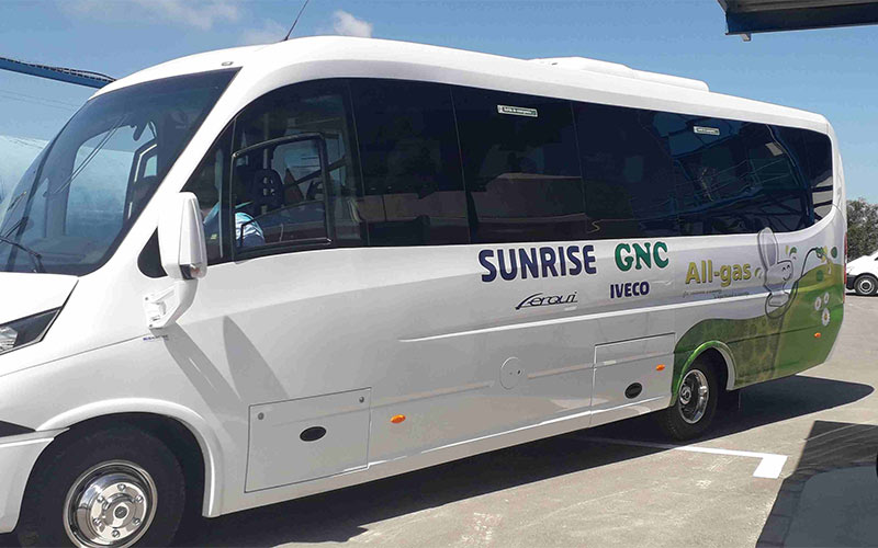 El primer vehículo de transporte público de España que funciona con biogás se estrena en Chiclana