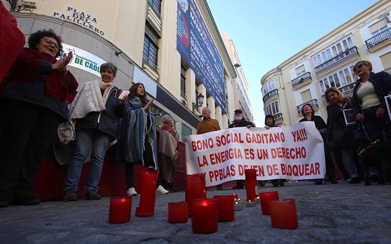 Gobierno local y PP ‘descifran’ el informe que cuestiona la fórmula de financiación del bloqueado bono social de Eléctrica de Cádiz