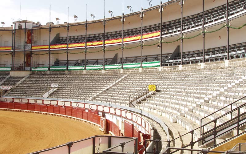Pan y circo: la plaza de toros portuense cierra por grietas pero el PP garantiza una “temporada digna y conciertos” si ‘gana’ el 26-M