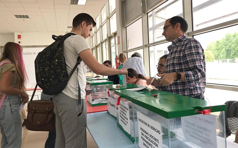 Piniella o Mantell será el rector de la UCA: habrá segunda vuelta