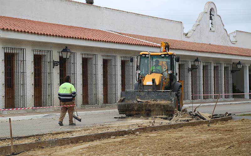 La ‘nueva’ explanada exterior del cementerio, lista en verano