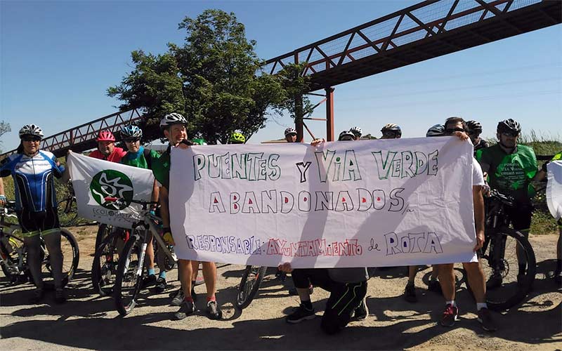 Ecologistas lamentan un año más, con una marcha, la “falta de interés” de El Puerto y Sanlúcar por completar la Vía Verde Entre Ríos