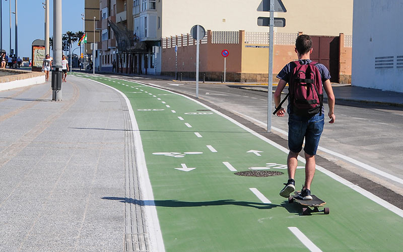 Alrededor de 2.000 personas de media usan el carril bici del paseo marítimo cada día, según el nuevo conteo de la Asamblea Ciclista