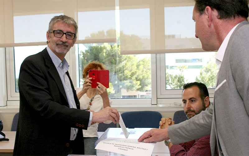 Francisco Piniella es el nuevo rector de la Universidad de Cádiz; se impone en una reñida segunda vuelta electoral a Casimiro Mantell