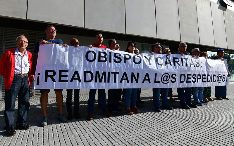 Apoyos para el matrimonio que lleva media vida trabajando y viviendo en las Capuchinas: el Obispo de Cádiz los quiere desahuciar