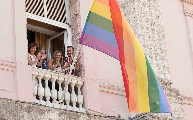 La provincia de Cádiz ‘es’ arcoíris “frente a la intolerancia y el odio”