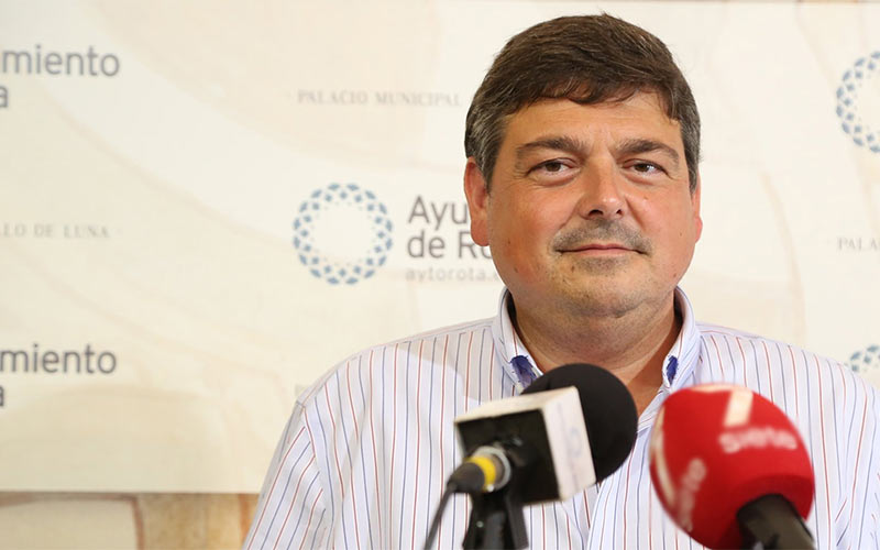 Rota se pone a trabajar “de inmediato” para activar los planes empleo de la Junta, una vez aprobados tras meses de dilación