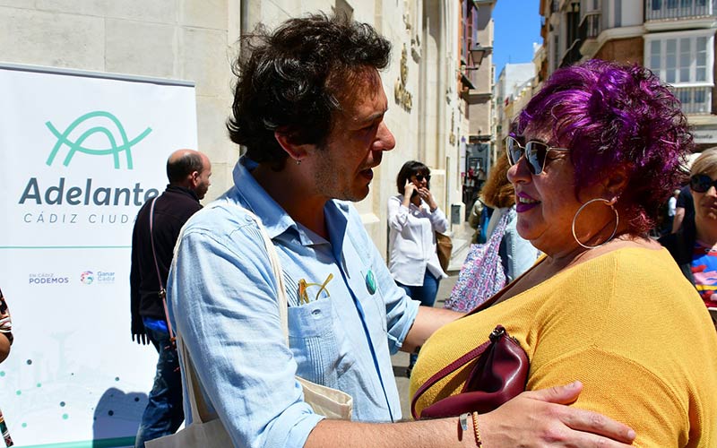 El alcalde de Cádiz recuerda “ante las dudas” que sigue cobrando el mismo “sueldo de profesor”; el ‘sobrante’ lo dona a proyectos sociales