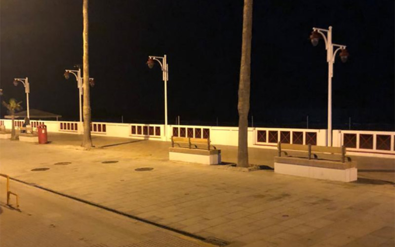 El paseo marítimo de Cádiz sigue “a oscuras”, para el PP