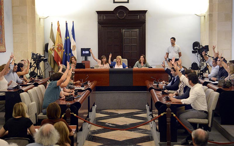 Los concejales jerezanos, con el no de Ganemos, se suben el sueldo “unos 100 euros de media”: “estamos intentando dignificar la política”