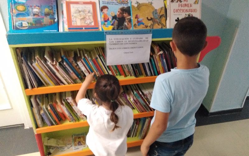 Lectura compartida y ‘evasora’ entre pequeños ingresados y familiares
