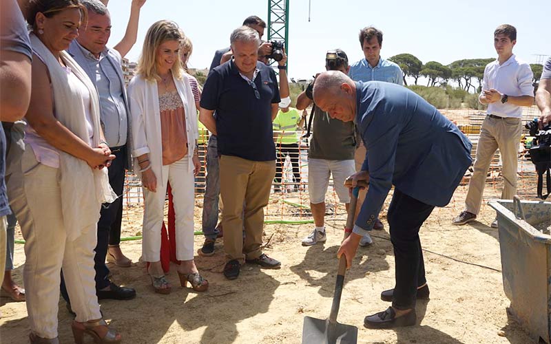 Primera piedra del colegio de Casines, de momento sólo de Infantil