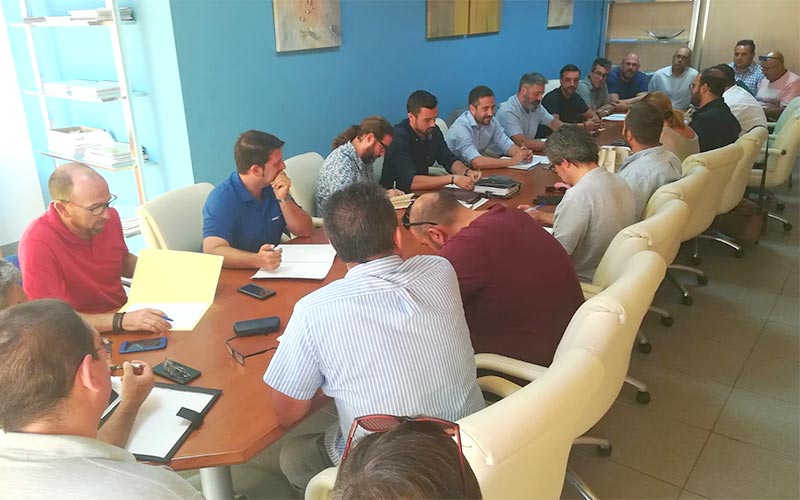 Ayuntamientos de la Bahía de Cádiz, en defensa del taxi ante la llegada de Uber, exigirán juntos a la Junta que se posicione y se implique