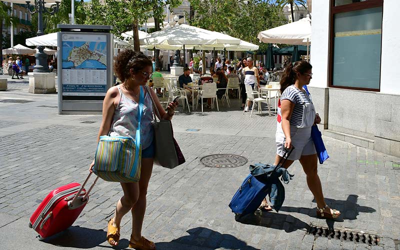 Avisan de la posibilidad de que surjan en la ciudad de Cádiz “movimientos de oposición activa y visceral al turismo”