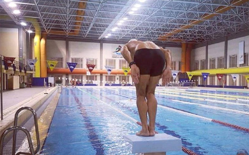 La piscina del Ciudad de Cádiz lleva un mes cerrada por obras, pero los trabajos previstos siguen sin iniciarse; el PP reclama su reapertura