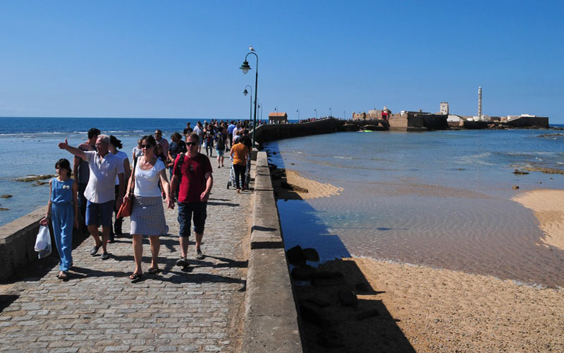 “Lo que tiene que hacer el Gobierno central es arreglar y adecentar el castillo de San Sebastián, y una vez en perfecto estado, negociamos”