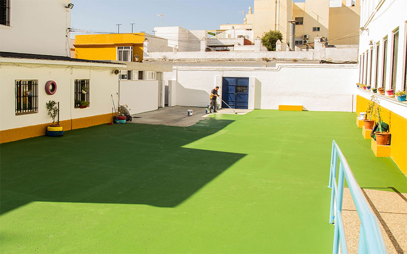 Ultimando el adecentamiento estival de colegios e institutos isleños y de sus entornos de cara a la vuelta a clase