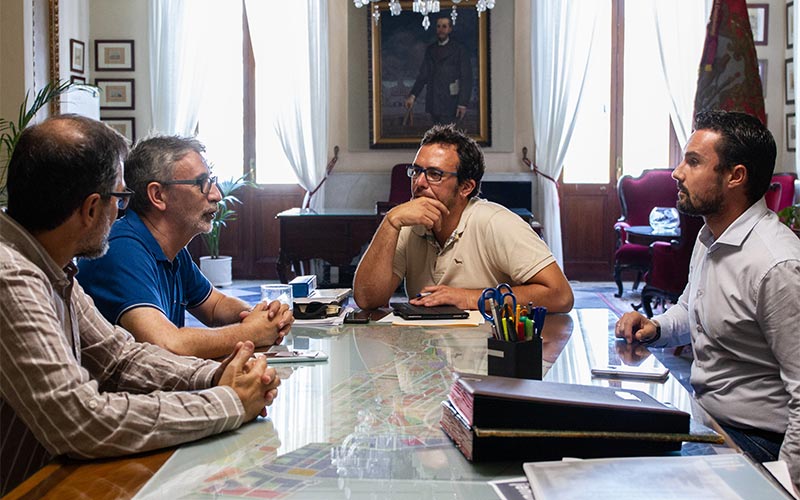 Ayuntamiento y UCA abordan juntos el tema de la movilidad de los universitarios en Cádiz: “una problemática compleja y diversa”