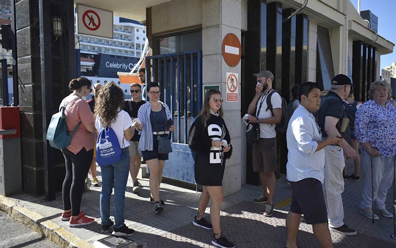 “Permanecemos impasibles ante artefactos de supercontaminación en el centro de Cádiz, los cruceros, sin ninguna propuesta ni alternativa”
