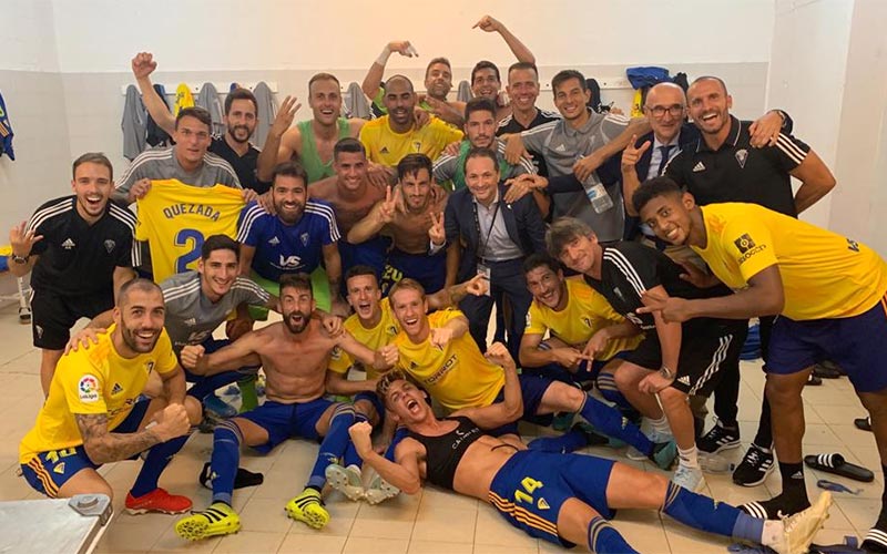 El Cádiz no se rinde y recupera el liderato en casa del líder