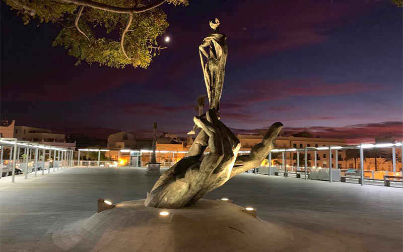 Luz para el monumento a Pepe Marín y a las mujeres trabajadoras