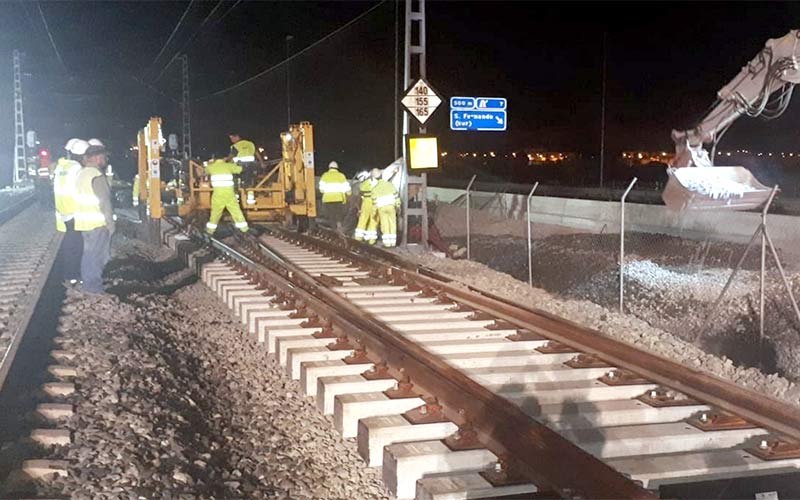 Conectadas las vías del tranvía de la Bahía y del ferrocarril