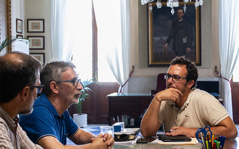 El alcalde de Cádiz insta a la Diputación y la UCA a articular un “frente común” en defensa de Valcárcel, ante la “ambigüedad” de la Junta