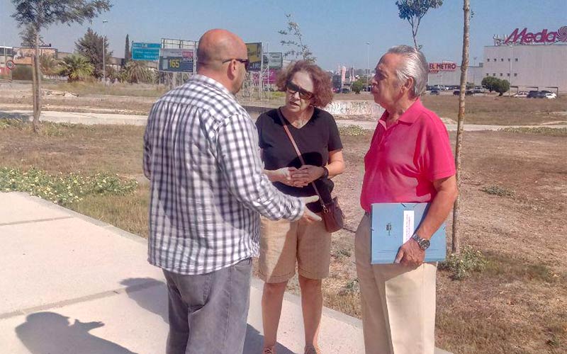 La maleza y el abandono municipal ‘toman’ la Laguna de Torrox