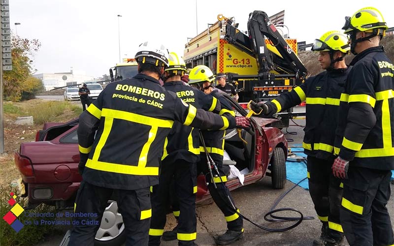 Fallece al chocar su vehículo contra una farola, en Jerez