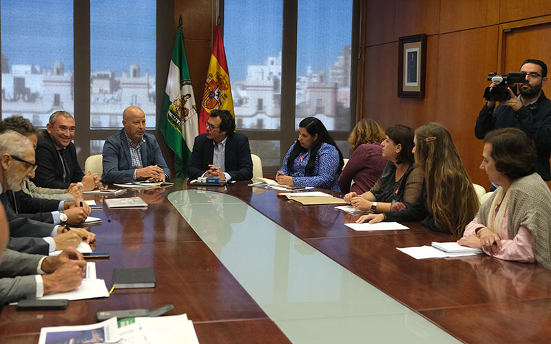 Junta, Ayuntamiento y comunidad educativa ven oportuno elaborar un diagnóstico sobre la “realidad” de la escuela pública en Cádiz