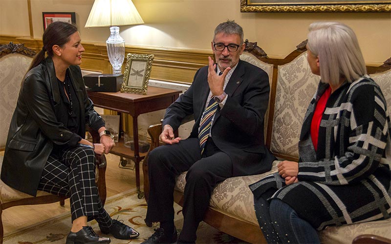 La UCA y el Ayuntamiento de San Fernando “refuerzan sus lazos”