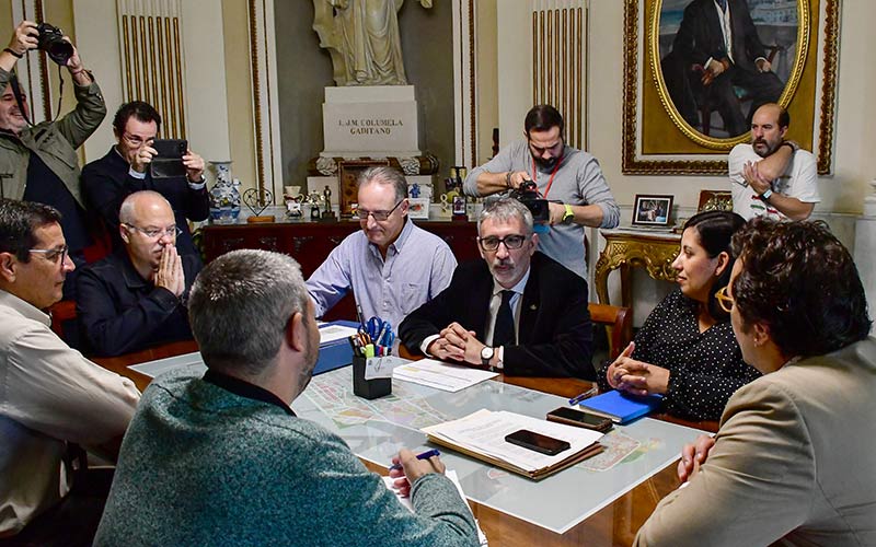El alcalde insiste en hacer un “frente común” por Valcárcel mientras el rector de la UCA llama a “sacar” el proyecto del rifirrafe político