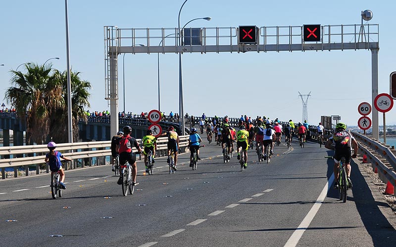 “Es inaceptable, una discriminación social y una desigualdad no poder ir caminando o en bici entre Cádiz y Puerto Real, con dos puentes”